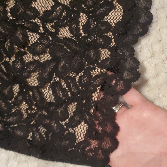 *NWT* Never worn Banana Republic high neck sleeveless black lace dress, size 0P - Picture 3 of 9